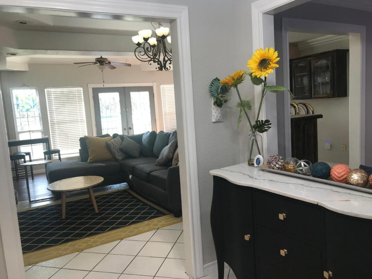 Cheerful 4 Bedroom Home With Pool And Bbq Area With 5Th Bedroom Option Brownsville Exterior foto