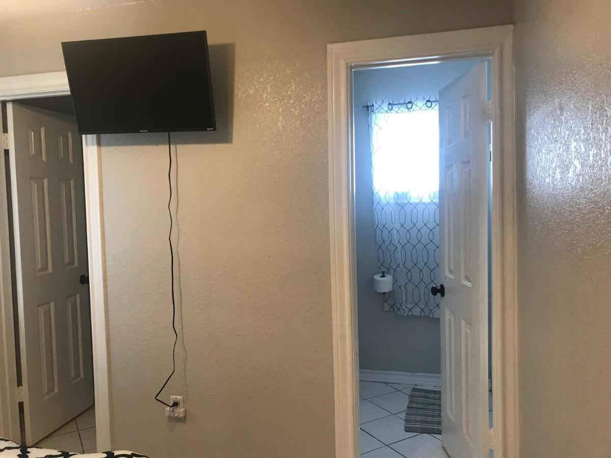 Cheerful 4 Bedroom Home With Pool And Bbq Area With 5Th Bedroom Option Brownsville Exterior foto