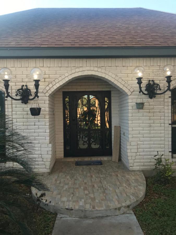 Cheerful 4 Bedroom Home With Pool And Bbq Area With 5Th Bedroom Option Brownsville Exterior foto