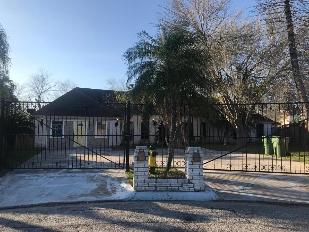 Cheerful 4 Bedroom Home With Pool And Bbq Area With 5Th Bedroom Option Brownsville Exterior foto