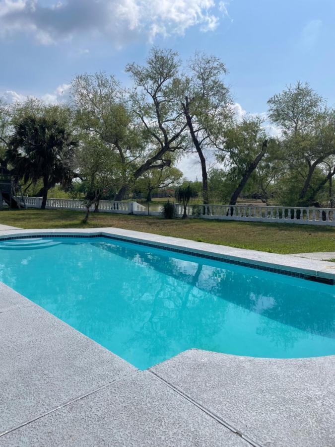 Cheerful 4 Bedroom Home With Pool And Bbq Area With 5Th Bedroom Option Brownsville Exterior foto